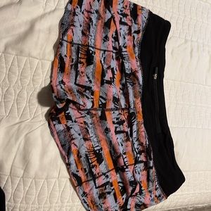 Lululemon 2.5 rose running shorts